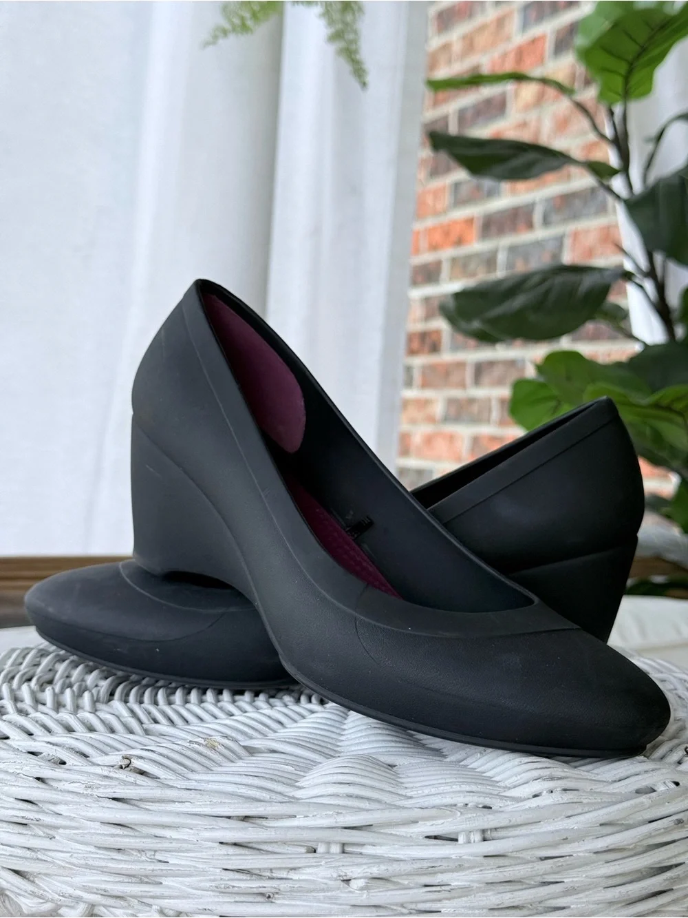 Crocs Lina Black Wedge Pumps Women 7 Comfort Work Shoes Slip On Round Toe Closed